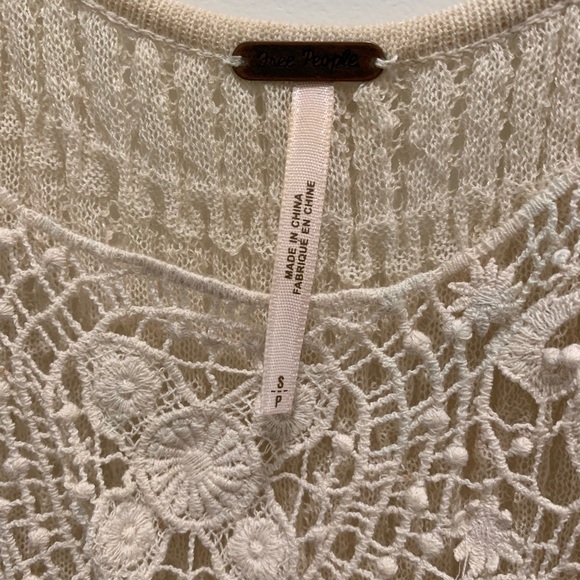 Free People small lace detailed cream flowy top - Picture 3 of 8